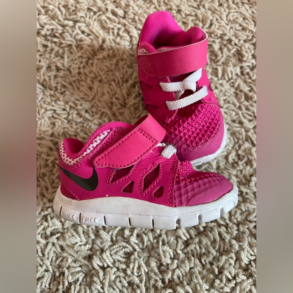 Nike Toddler Girls Pink Sneakers – Size 3C